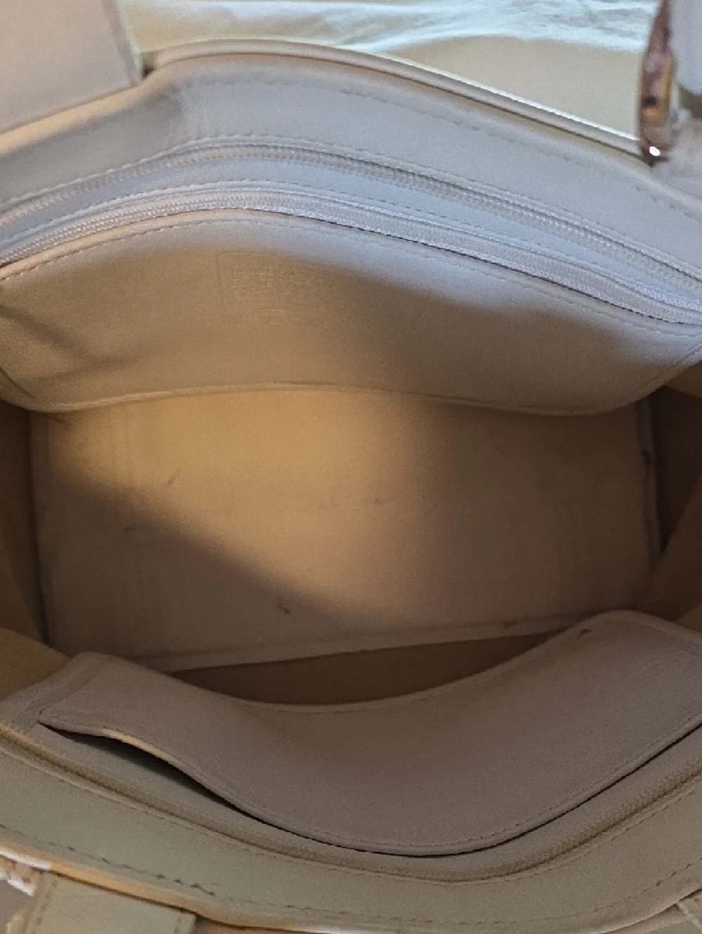 Vintage Coach White Leather Purse - Picture 3 of 10